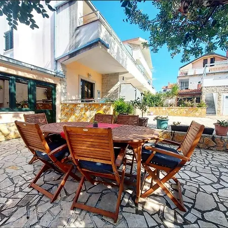 Ivana Apartment Loviste