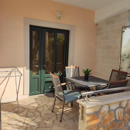 Ivana Apartment Loviste