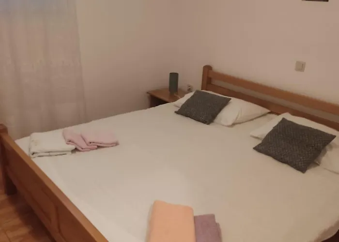 アパート Ivana Lovište